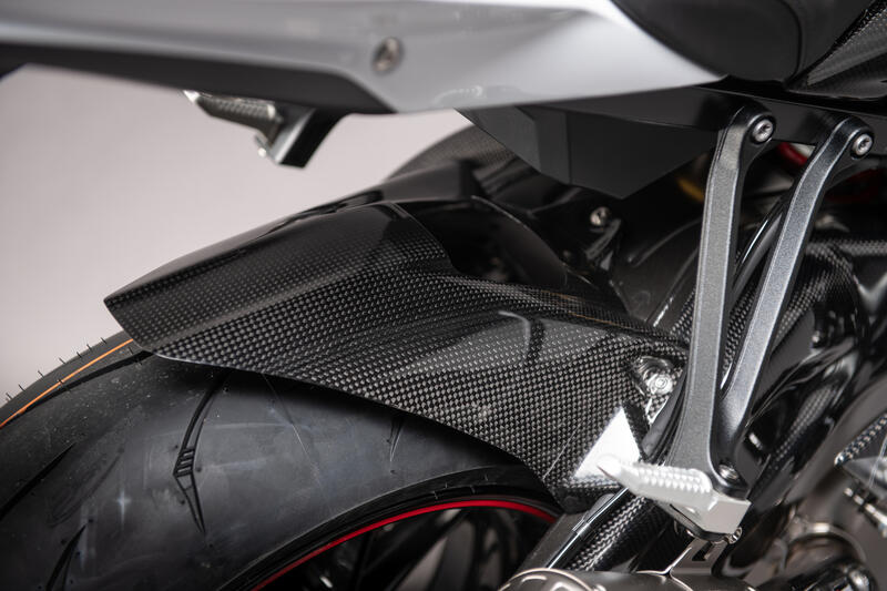 Parafango Post. In Carbonio Con Copricatena per Bmw Lucido