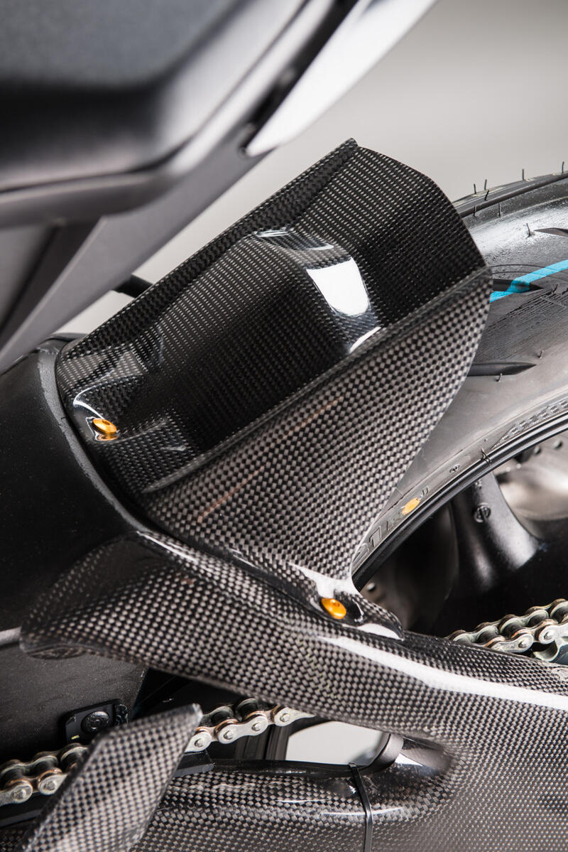 Parafango Post. In Carbonio per Yamaha Lucido