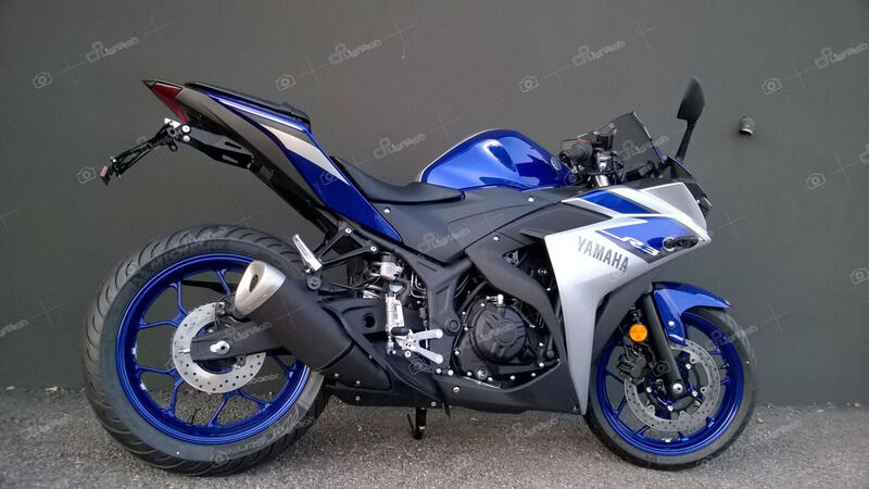 Kit Portatarga Regolabile per Yamaha A1