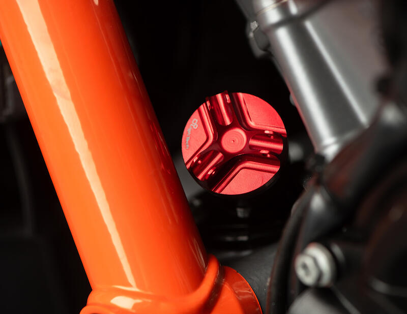 Tappo Olio M24x3 per Mv Agusta, Ktm Rosso