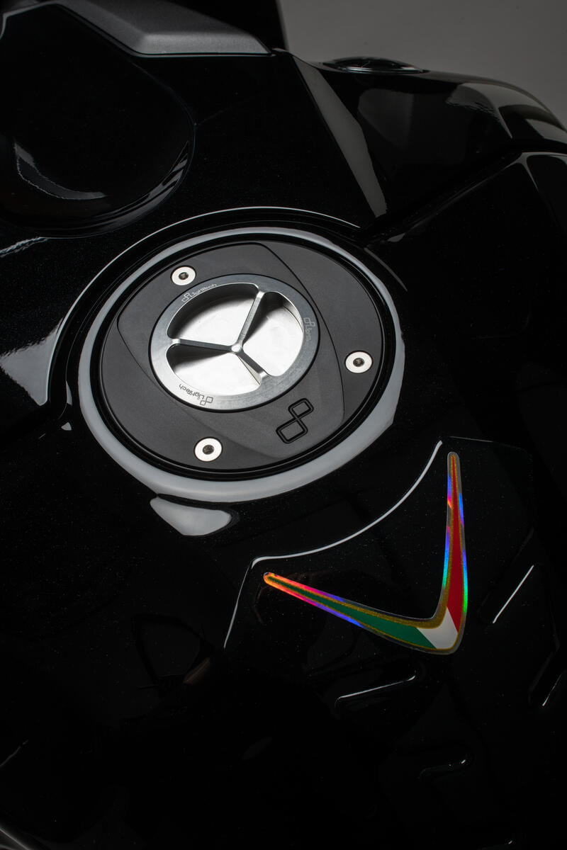 Tappo Serbatoio Con Chiusura A Vite per Kove, Ducati, Yamaha Argento